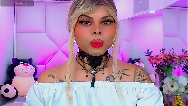 Snapshot of AdanKinng chatting on 10/08/25, 06:11 AdanKinng online show from 10/08/25, 06:11