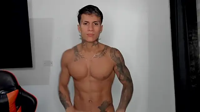 Snapshot of pettergrey1 chatting on 10/20/25, 01:28 pettergrey1 online show from 10/20/25, 01:28