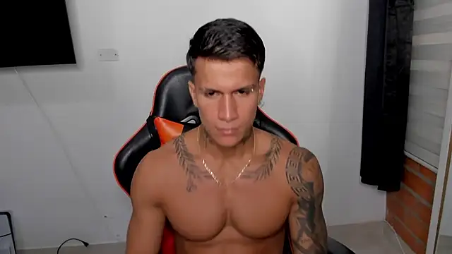 Snapshot of pettergrey1 chatting on 10/27/25, 11:31 pettergrey1 online show from 10/27/25, 11:31