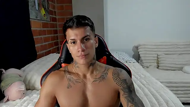 Snapshot of pettergrey1 chatting on 11/11/25, 11:05 pettergrey1 online show from 11/11/25, 11:05