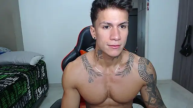 Snapshot of pettergrey1 chatting on 02/23/26, 01:30 pettergrey1 online show from 02/23/26, 01:30