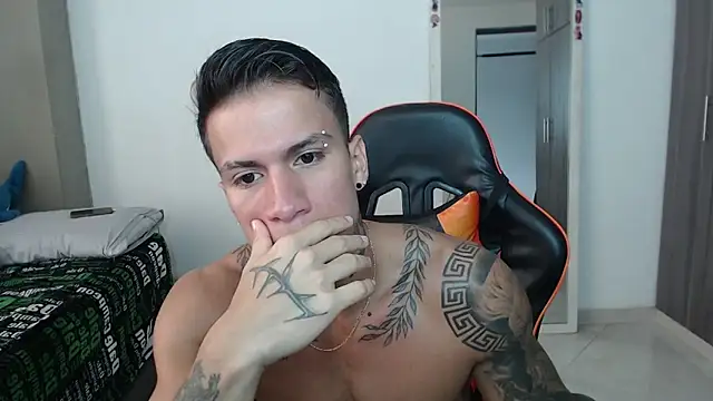 Snapshot of pettergrey1 chatting on 03/05/26, 01:18 pettergrey1 online show from 03/05/26, 01:18