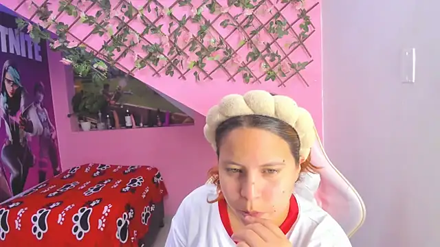 Snapshot of marcellaa303av chatting on 01/04/25, 02:14 marcellaa303av online show from 01/04/25, 02:14