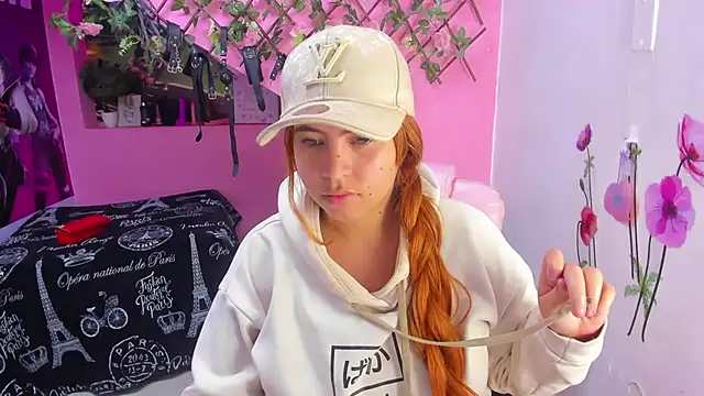 Snapshot of marcellaa303av chatting on 09/16/25, 12:44 marcellaa303av online show from 09/16/25, 12:44