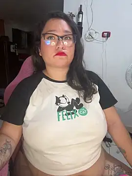 Snapshot of CinnamonCookiez chatting on 12/26/24, 03:06 CinnamonCookiez online show from 12/26/24, 03:06