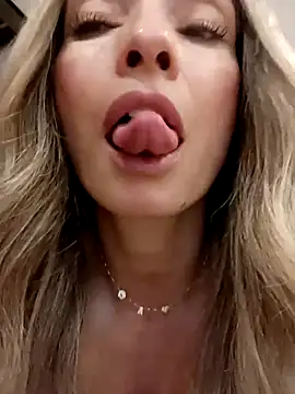 Loly Horny online show from 04/21/26, 03:02