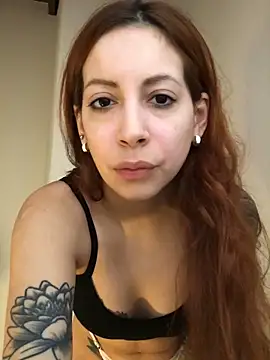 Snapshot of EffyScarlet chatting on 09/18/25, 05:26 EffyScarlet online show from 09/18/25, 05:26