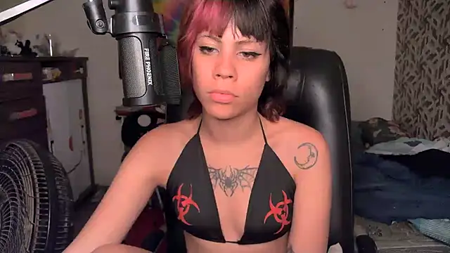 Snapshot of Liv_Alt chatting on 04/30/26, 04:57 Liv Alt online show from 04/30/26, 04:57