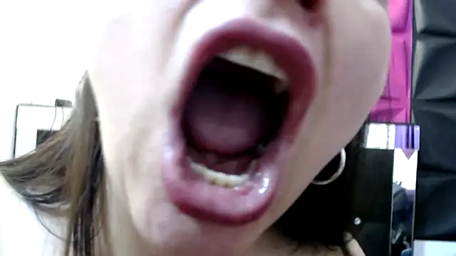 ScarletGlow1 online show from 12/28/24, 03:26