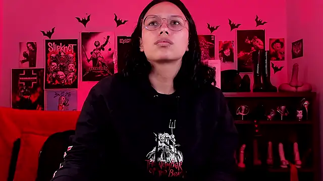 lilith-deveraux online show from 04/13/26, 03:45