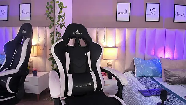 Snapshot of dayanne07 chatting on 10/06/25, 10:18 dayanne07 online show from 10/06/25, 10:18