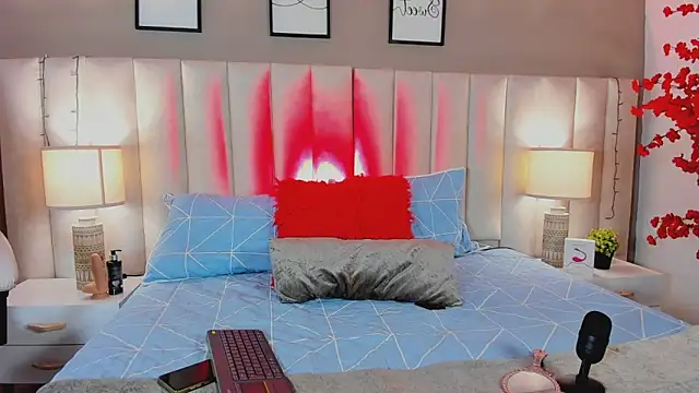 Snapshot of dayanne07 chatting on 11/21/25, 12:32 dayanne07 online show from 11/21/25, 12:32