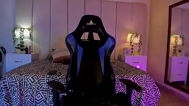 Snapshot of dayanne07 chatting on 12/22/25, 01:46 dayanne07 online show from 12/22/25, 01:46