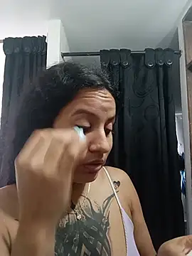 Snapshot of Karii-R chatting on 07/06/26, 03:25 Karii-R online show from 07/06/26, 03:25
