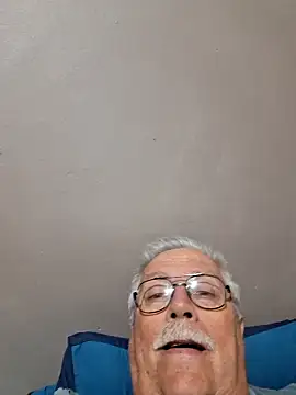 Snapshot of NawtyB1965 chatting on 10/04/25, 04:10 NawtyB1965 online show from 10/04/25, 04:10