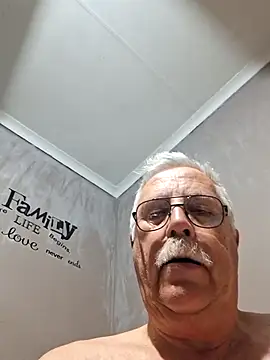 Snapshot of NawtyB1965 chatting on 10/11/25, 03:39 NawtyB1965 online show from 10/11/25, 03:39