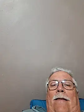 Snapshot of NawtyB1965 chatting on 10/20/25, 03:18 NawtyB1965 online show from 10/20/25, 03:18