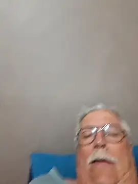 Snapshot of NawtyB1965 chatting on 10/21/25, 03:18 NawtyB1965 online show from 10/21/25, 03:18