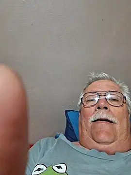 Snapshot of NawtyB1965 chatting on 10/24/25, 03:14 NawtyB1965 online show from 10/24/25, 03:14