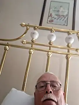 Snapshot of NawtyB1965 chatting on 12/17/25, 07:09 NawtyB1965 online show from 12/17/25, 07:09