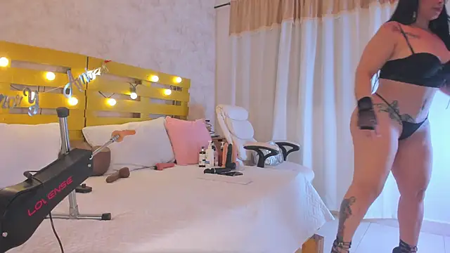 Snapshot of Rubi_Love_ chatting on 09/26/25, 03:21 Rubi Love online show from 09/26/25, 03:21