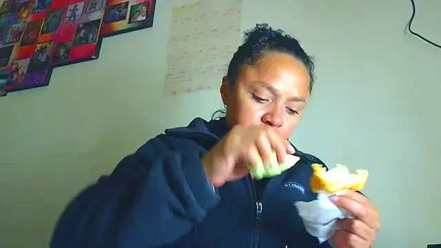 Snapshot of Samary_thomas chatting on 05/23/26, 02:17 Samary thomas online show from 05/23/26, 02:17