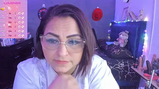 Ivonnee   online show from 01/12/25, 05:45