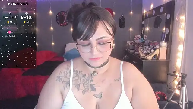 Ivonnee   online show from 03/12/25, 06:29