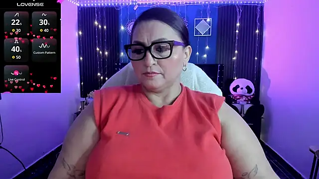 Snapshot of Ivonnee__ chatting on 05/02/26, 03:33 Ivonnee online show from 05/02/26, 03:33