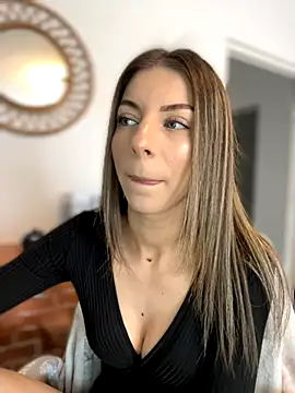 Mia Ethan online show from 10/28/25, 09:13