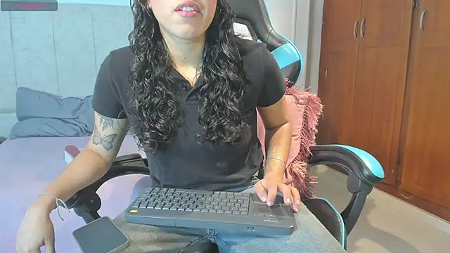 Snapshot of _maria_foxx_ chatting on 04/30/26, 04:13 maria foxx online show from 04/30/26, 04:13