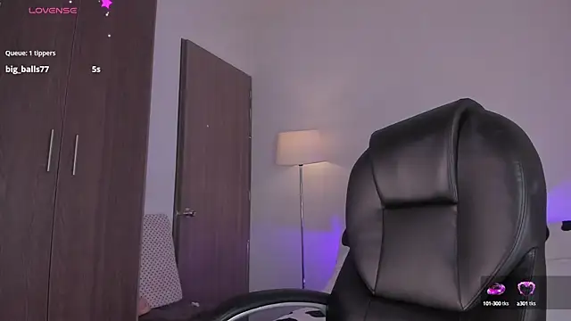 Snapshot of ambx04_ chatting on 03/22/25, 10:59 ambx04  online show from 03/22/25, 10:59