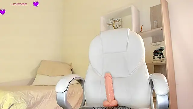 Snapshot of ambx04_ chatting on 09/26/25, 04:44 ambx04  online show from 09/26/25, 04:44