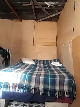 Snapshot of redishxxx chatting on 10/22/25, 02:28 redishxxx online show from 10/22/25, 02:28