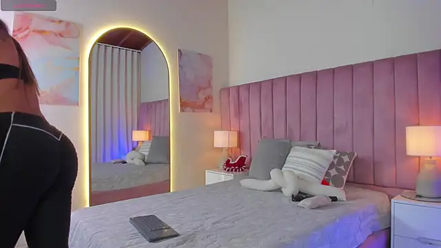 Aleja arango1 online show from 11/24/25, 10:53