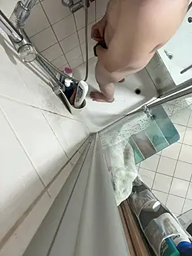 Snapshot of kareem0010 chatting on 02/08/25, 06:33 kareem0010 online show from 02/08/25, 06:33