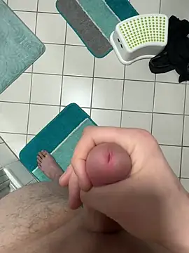 Snapshot of kareem0010 chatting on 02/17/25, 07:21 kareem0010 online show from 02/17/25, 07:21