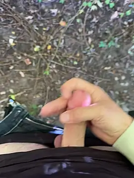 Snapshot of kareem0010 chatting on 09/18/25, 12:29 kareem0010 online show from 09/18/25, 12:29