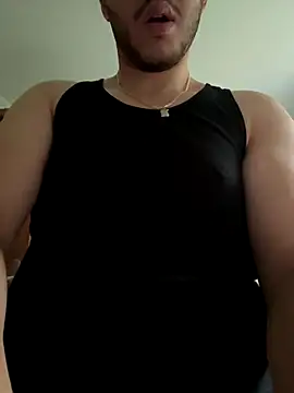 Snapshot of kareem0010 chatting on 11/14/25, 07:29 kareem0010 online show from 11/14/25, 07:29