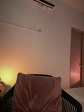 Pink Jazmin online show from 03/12/26, 12:50