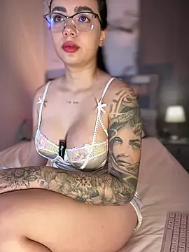 Pink Jazmin online show from 04/08/26, 12:10