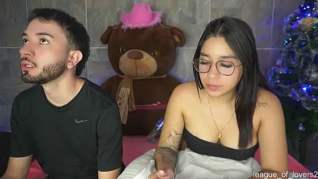 Snapshot of LeagueOfLovers chatting on 12/17/24, 03:39 LeagueOfLovers online show from 12/17/24, 03:39