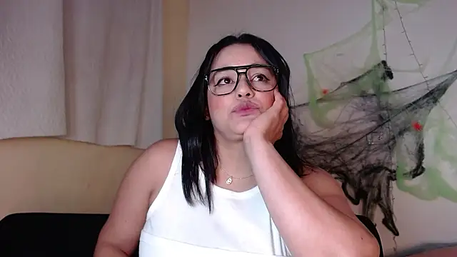 maraa lee online show from 10/25/25, 01:35