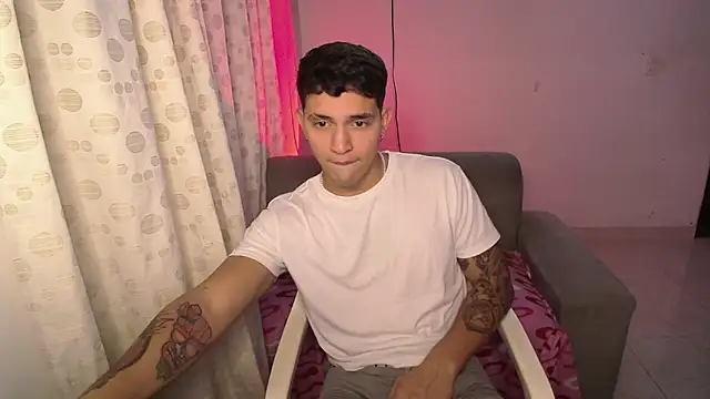 Aangelhot online show from 12/31/24, 11:49