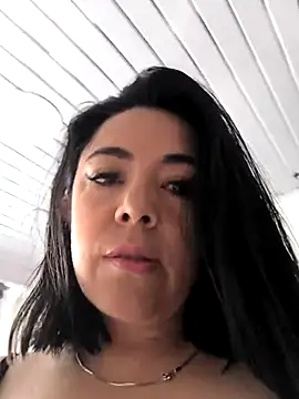 Bella fournier online show from 12/04/25, 03:54