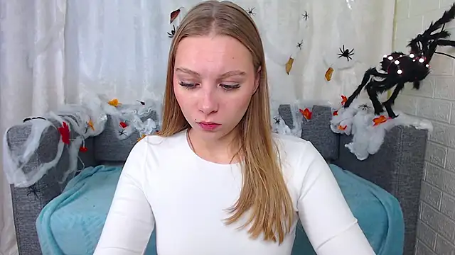 bellaa love  online show from 10/13/25, 01:27