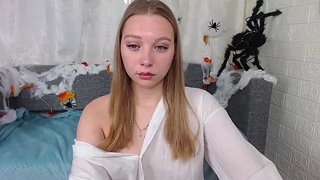 bellaa love  online show from 10/20/25, 12:22
