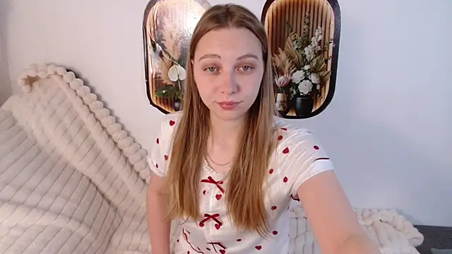 bellaa love  online show from 05/03/26, 12:05