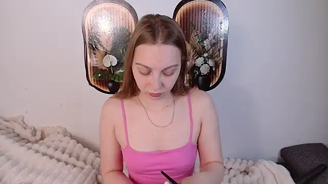bellaa love  online show from 05/14/26, 12:06