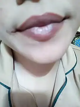 Snapshot of Anki-doll chatting on 02/07/25, 12:39 Anki-doll online show from 02/07/25, 12:39